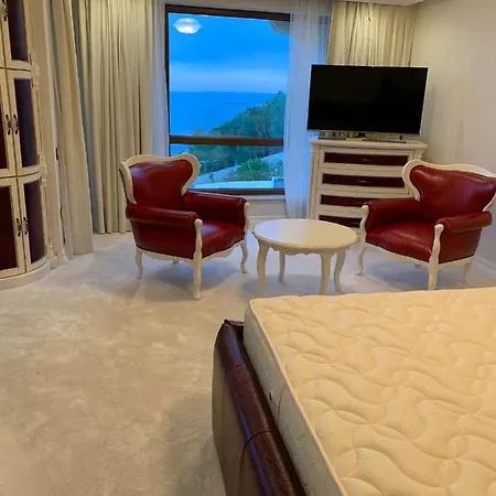 La Mer Luxury Penthouse
